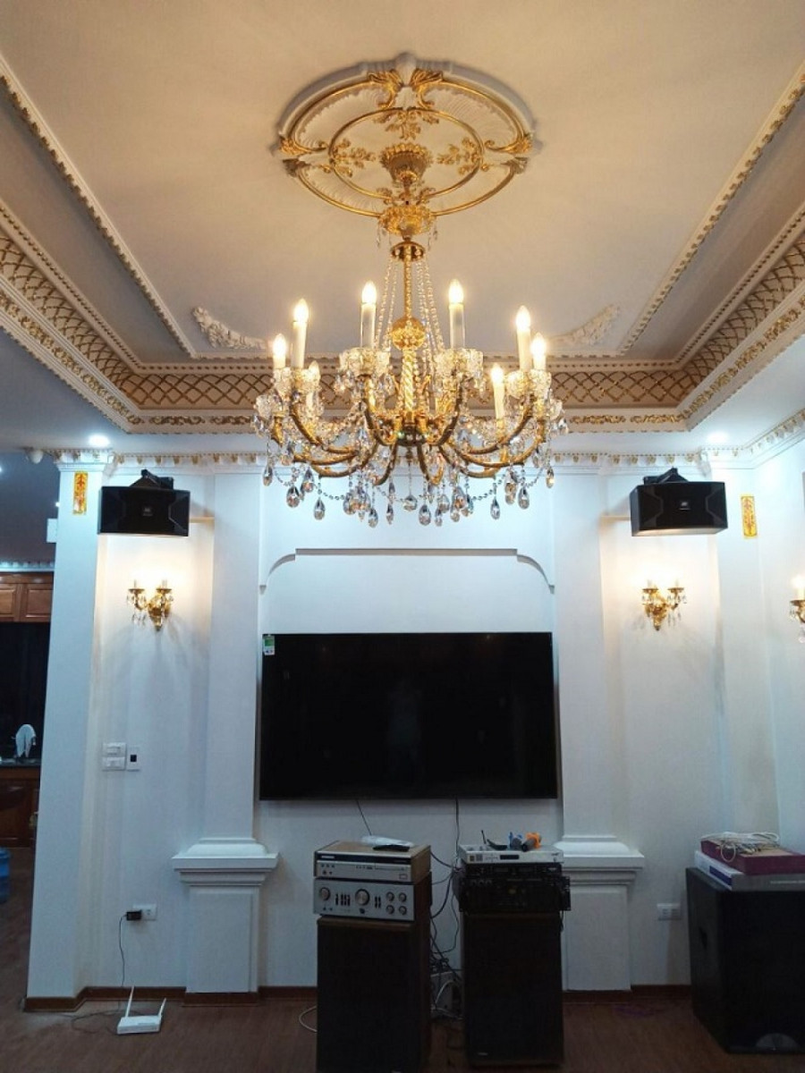 Đèn trần kiểu này sẽ dễ hứng bụi (Ảnh minh họa: Internet)