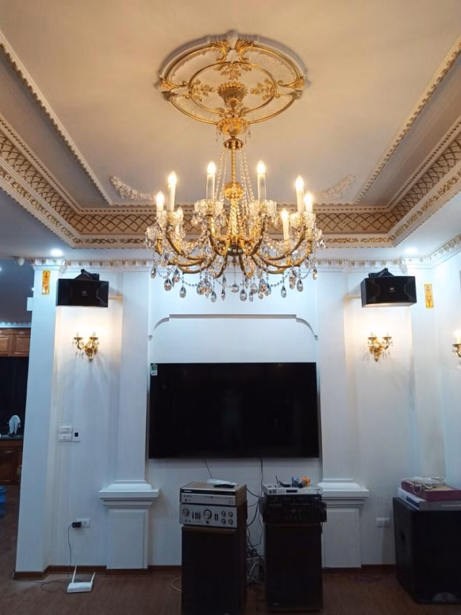 Đèn trần kiểu này sẽ dễ hứng bụi (Ảnh minh họa: Internet)