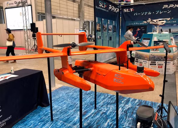 Máy bay không người lái 'HAMADORI', do Công ty Space Entertainment Laboratory của Nhật phát triển, trong một cuộc trưng bày tại tỉnh Chiba, Nhật ngày 30-9 - Ảnh: REUTERS