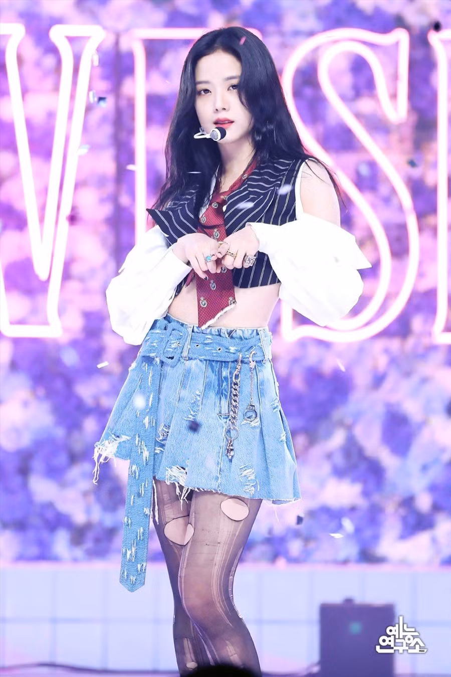 Mới đây, đài MBC đã công bố loạt ảnh trình diễn của nhóm nhạc Blackpink. Đây cũng là lần đầu tiên Blackpink hát live và trình diễn vũ đạo 