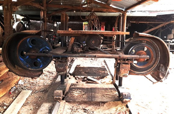 Xưởng gỗ của bị can Nguyễn Hoài Hiếu, nơi các đối tượng đưa gỗ về tiêu thụ. Ảnh: HT Xưởng gỗ của bị can Nguyễn Hoài Hiếu, nơi các đối tượng đưa gỗ về tiêu thụ. Ảnh: HT