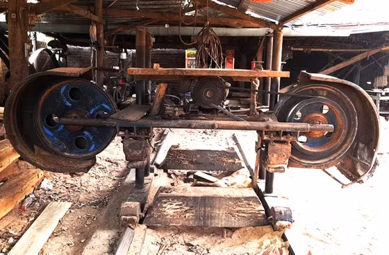 Xưởng gỗ của bị can Nguyễn Hoài Hiếu, nơi các đối tượng đưa gỗ về tiêu thụ. Ảnh: HT