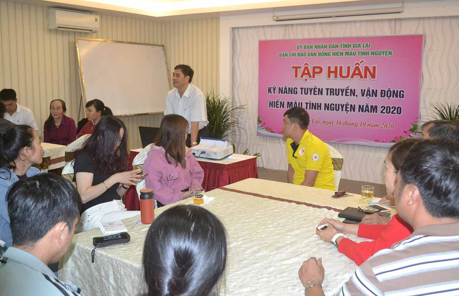 Tập huấn kỹ năng tuyên truyền, vận động hiến máu nhân đạo. Ảnh: Hoàng Minh