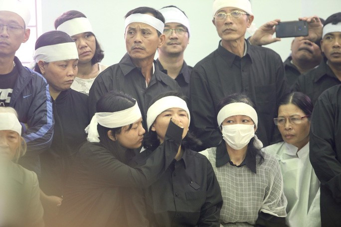  Thân nhân các liệt sĩ