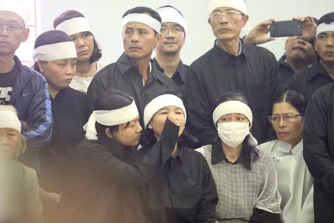  Thân nhân các liệt sĩ