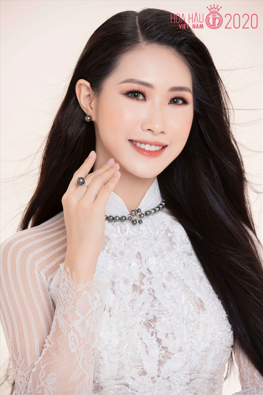 Cùng với Trân Châu và Tú Quỳnh, Phạm Thị Ngọc Ánh cũng là thí sinh sở hữu số đo vòng eo nhỏ nhất Hoa hậu Việt Nam 2020 là 58. Ảnh: HHVN.