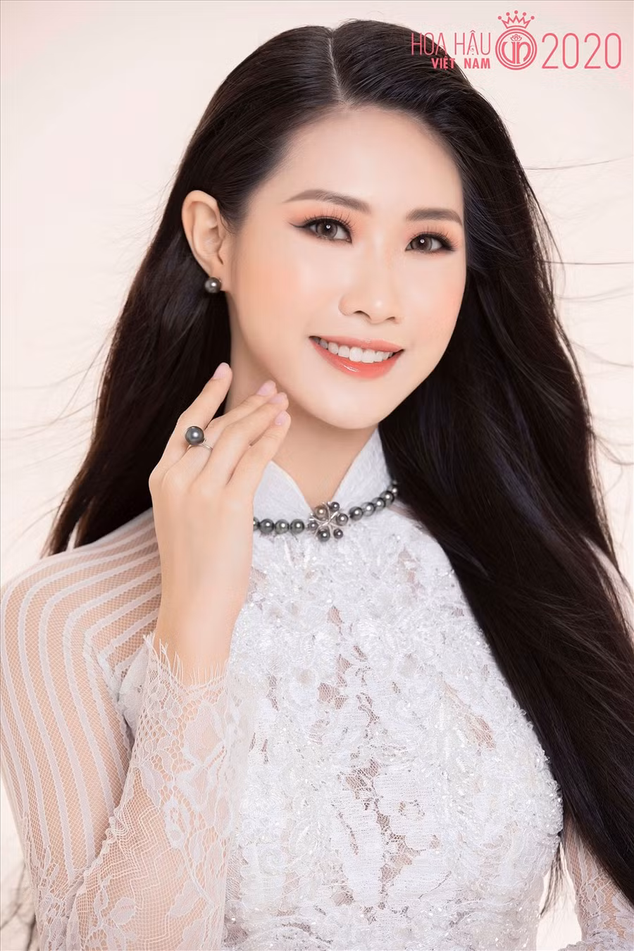 Cùng với Trân Châu và Tú Quỳnh, Phạm Thị Ngọc Ánh cũng là thí sinh sở hữu số đo vòng eo nhỏ nhất Hoa hậu Việt Nam 2020 là 58. Ảnh: HHVN.