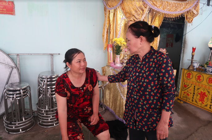 Hàng xóm chia buồn cùng gia đình Hàng xóm chia buồn cùng gia đình