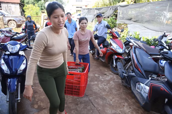 Chiều nay, số bánh tét sẽ được chuyển đến tận tay người dân vùng lũ