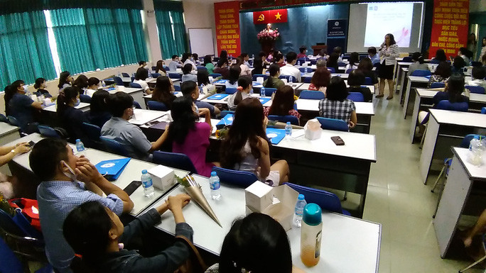 Quang cảnh hội thảo sáng 25-10