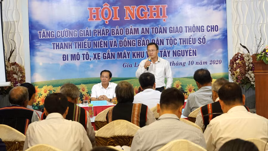 Hội nghị tăng cường giải pháp bảo đảm an toàn giao thông (ATGT) cho thanh thiếu niên và đồng bào dân tộc đi mô tô, xe máy khu vực Tây Nguyên. Ảnh: Lê Hòa