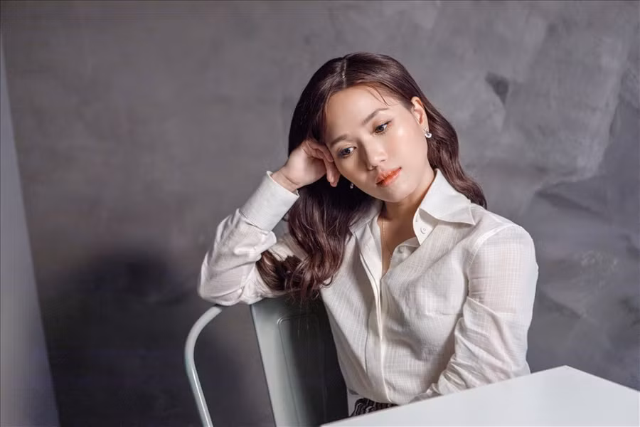 Nhiều bài hát của cô được vinh danh ở chương trình Bài hát Việt. Thành công từ sớm nhưng Thùy Chi chọn trở thành một giáo viên piano thay vì dấn thân vào showbiz.