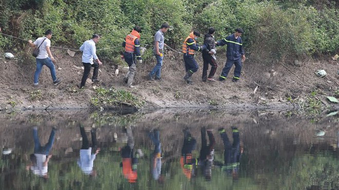 Nghi phạm Nguyễn Xuân Trung được dẫn giải tới hiện trường ẢNH TRẦN CƯỜNG
