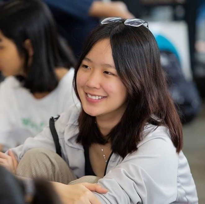 Nữ thí sinh tâm sự cô không có tham vọng gì khi dự thi Hoa hậu Việt Nam. Tuy nhiên, khi được ban tổ chức trao thêm cơ hội để đồng hành với đấu trường nhan sắc này, người đẹp tự nhủ phải cố gắng hết mình. “Tôi nghĩ mình phải cố gắng 100% để có thể đạt được vương miện”, cô nói ẢNH: FBNV