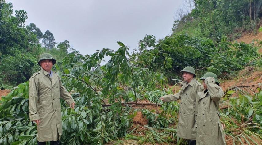 Đường tắc 2 xã bi chia cắt không vào được