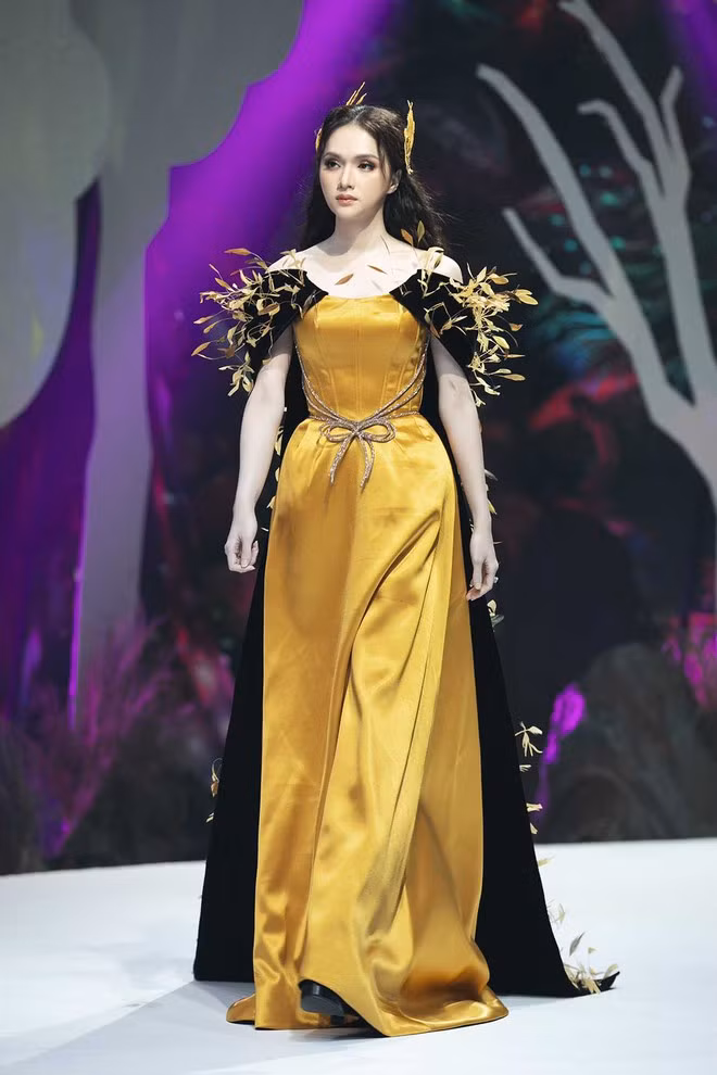 Hương Giang sải bước trên sàn diễn giữa ồn ào bị antifan 