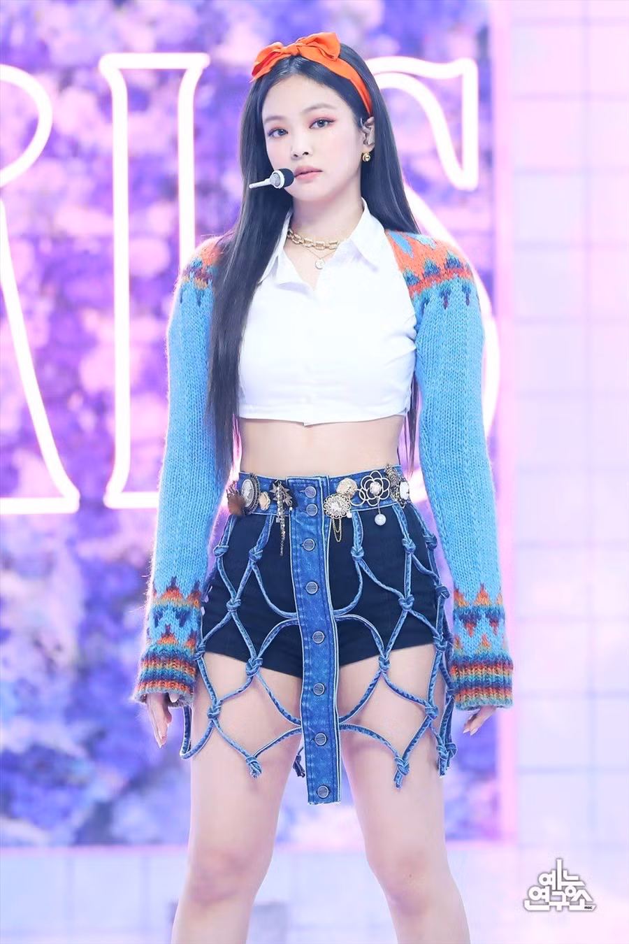 Trên sân khấu MBC, các thành viên Blackpink sẽ biến hoá với hai phong cách khác biệt nhau, một nữ tính một cá tính. Và Jennie là người thể hiện rõ ràng nhất điều này. Ảnh: MBC. 