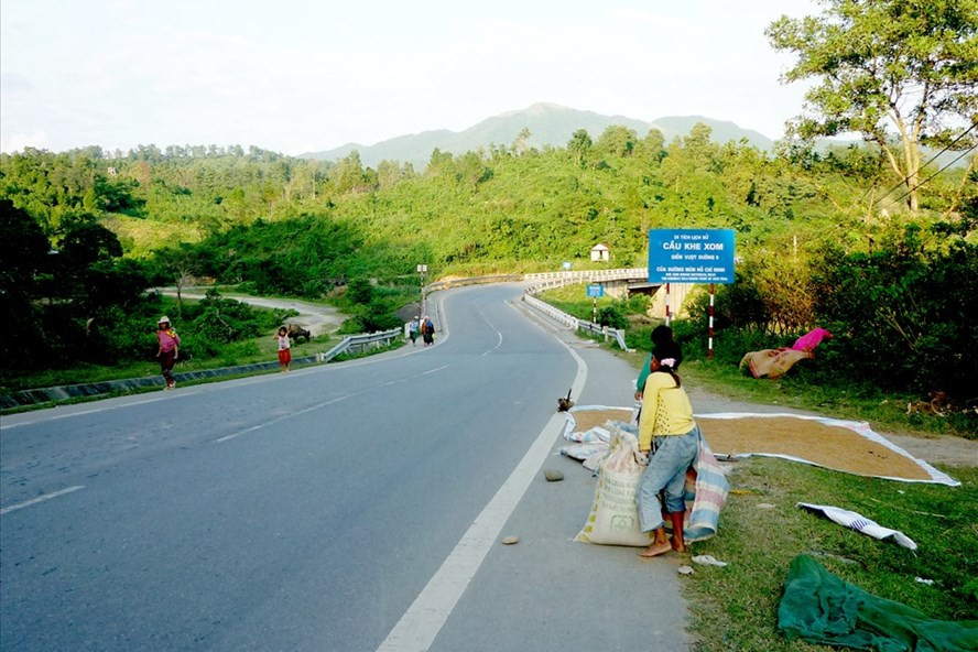 Đường Hồ Chí Minh đoạn qua Tây Nguyên. Ảnh: Tân Dân Đường Hồ Chí Minh đoạn qua Tây Nguyên. Ảnh: Tân Dân