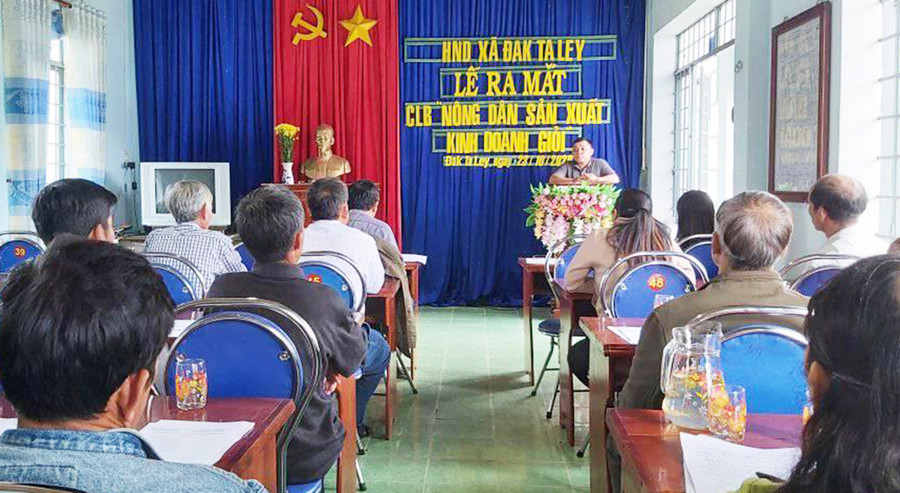 Quang cảnh lễ ra mắt Câu lạc bộ "Nông dân sản xuất kinh doanh giỏi" xã Đak Ta Ley. Ảnh: Hà Xuyên  Quang cảnh buổi lễ ra mắt CLB. Ảnh: Hà Xuyên