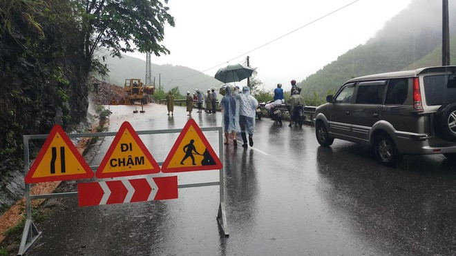 Đường Hồ Chí Minh trễ hẹn lần 2 - Ảnh: Thanh Lộc  Đường Hồ Chí Minh trễ hẹn lần 2 - Ảnh: Thanh Lộc