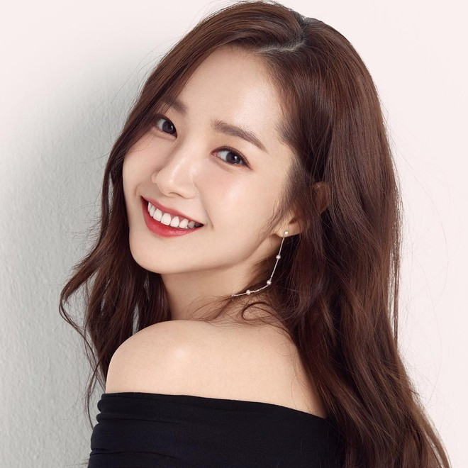 Nhờ màn phẫu thuật thẩm mỹ quá thành công, minh tinh họ Park được mệnh danh là “nữ hoàng dao kéo” xứ Hàn ẢNH: INSTAGRAM NV