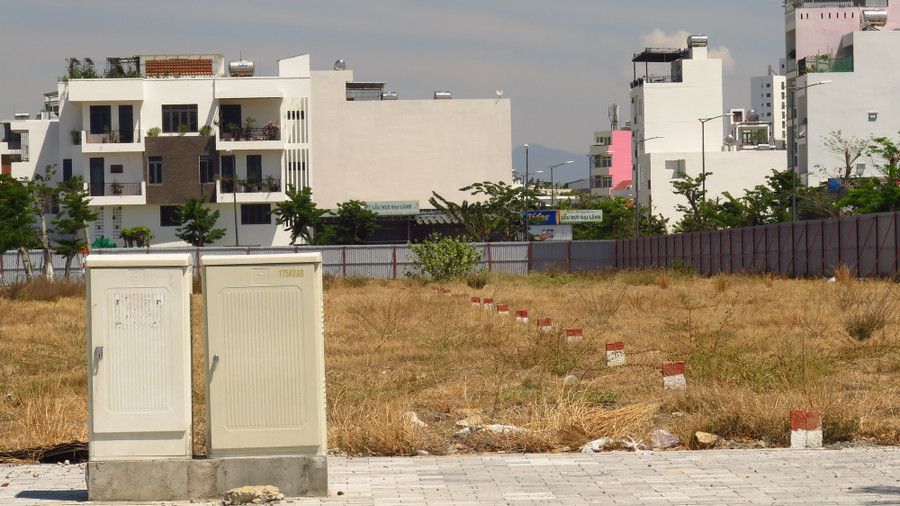 Giá nhà đất Đà Nẵng và Nha Trang lao dốc giảm sâu.