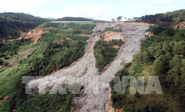 Ô nhiễm môi trường do rác thải ở thành phố Đà Lạt. (Ảnh: Đặng Tuấn/TTXVN)