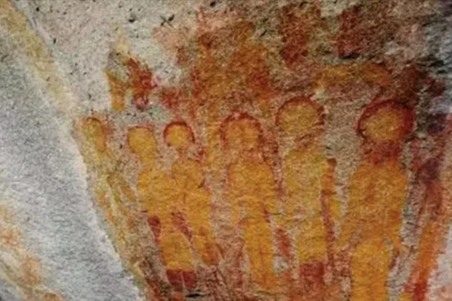 Bức vẽ bí ẩn người ngoài hành tinh được phát hiện ở Ấn Độ. Ảnh: Times of India