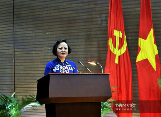 Tân Thứ trưởng Nội vụ Phạm Thị Thanh Trà khẳng định sẽ nỗ lực phấn đấu, học hỏi để hoàn thành tốt mọi nhiệm vụ được giao. Tân Thứ trưởng Nội vụ Phạm Thị Thanh Trà khẳng định sẽ nỗ lực phấn đấu, học hỏi để hoàn thành tốt mọi nhiệm vụ được giao.