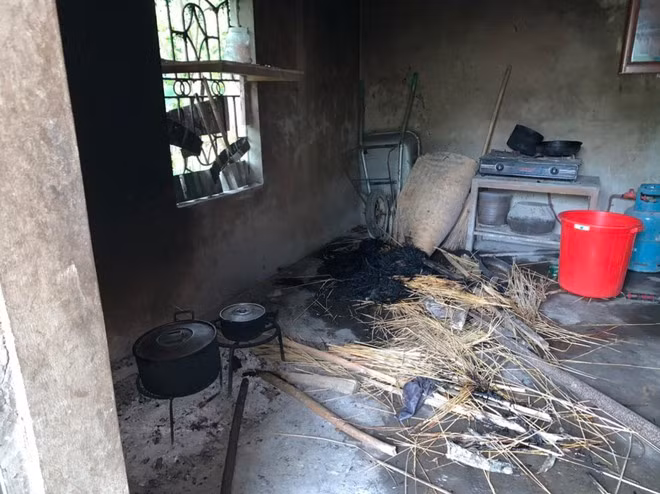 Khởi tố, tạm giam nghi phạm thiêu sống cụ bà 90 tuổi, cướp hơn 22 triệu ảnh 2 Hiện trường vụ án.