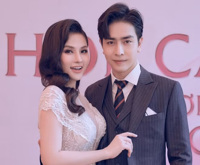 Thu Thủy khoe vóc dáng thon gọn bên chồng trẻ, tự tin trở lại công việc sau gần 1 tháng sinh con ẢNH: NVCC