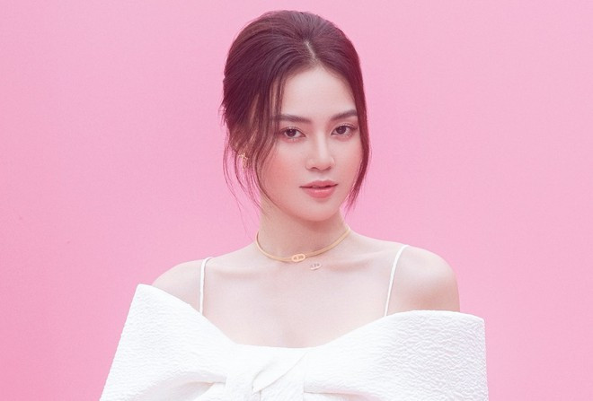 Lan Ngọc ngọt ngào như một tiểu thư khi diện những chiếc váy trắng chất liệu gấm ẢNH: MILOR TRẦN