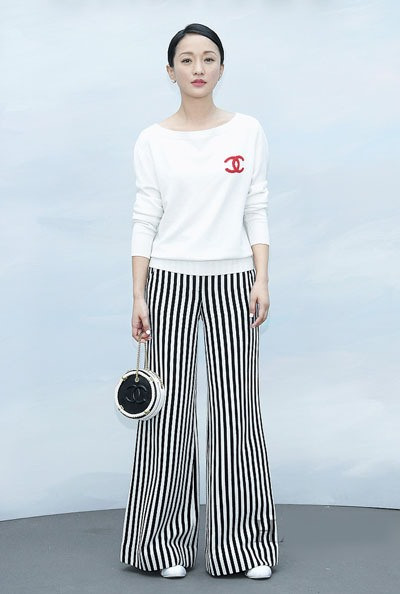 Châu Tấn xuất hiện tại một sự kiện thời trang với gout ăn mặc có phần đơn giản. Ảnh: Chụp màn hình