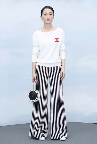 Châu Tấn xuất hiện tại một sự kiện thời trang với gout ăn mặc có phần đơn giản. Ảnh: Chụp màn hình