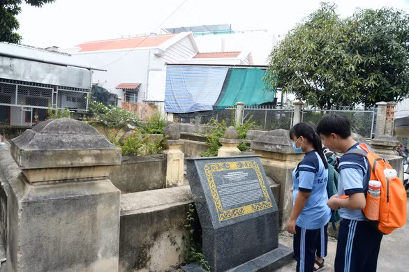 Khu mộ ông Tạ Dương Minh, người sáng lập chợ Thủ Đức xưa - Ảnh: TỰ TRUNG Khu mộ ông Tạ Dương Minh, người sáng lập chợ Thủ Đức xưa Ảnh: TỰ TRUNG