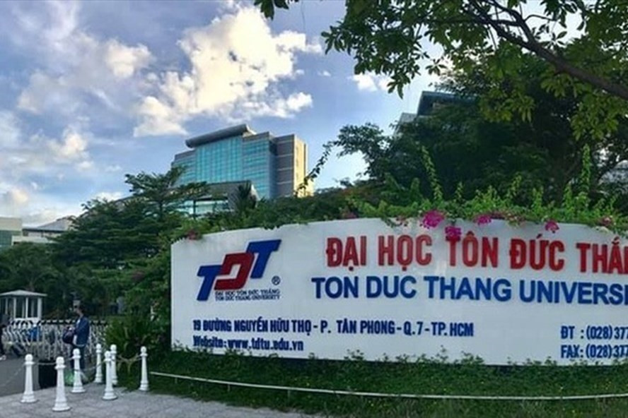 Bài học từ trường Đại học Tôn Đức Thắng chỉ là một ví dụ trong rất nhiều những ví dụ về tha hoá quyền lực, không chỉ ở những cán bộ cấp cao mà còn ở ngay những cơ sở đảng cấp dưới. Bài học từ trường Đại học Tôn Đức Thắng chỉ là một ví dụ trong rất nhiều những ví dụ về tha hoá quyền lực, không chỉ ở những cán bộ cấp cao mà còn ở ngay những cơ sở đảng cấp dưới.