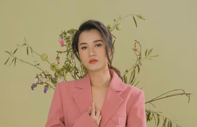 Lâm Vỹ Dạ nhắc khéo chồng về nhà bằng phương pháp cực hay. ẢNH: NVCC