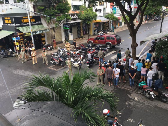 Công an phong tỏa hiện trường. Ảnh: CHÍ THẠCH