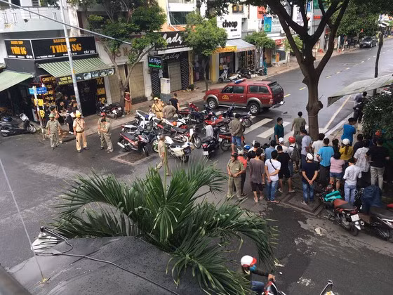 Công an phong tỏa hiện trường. Ảnh: CHÍ THẠCH