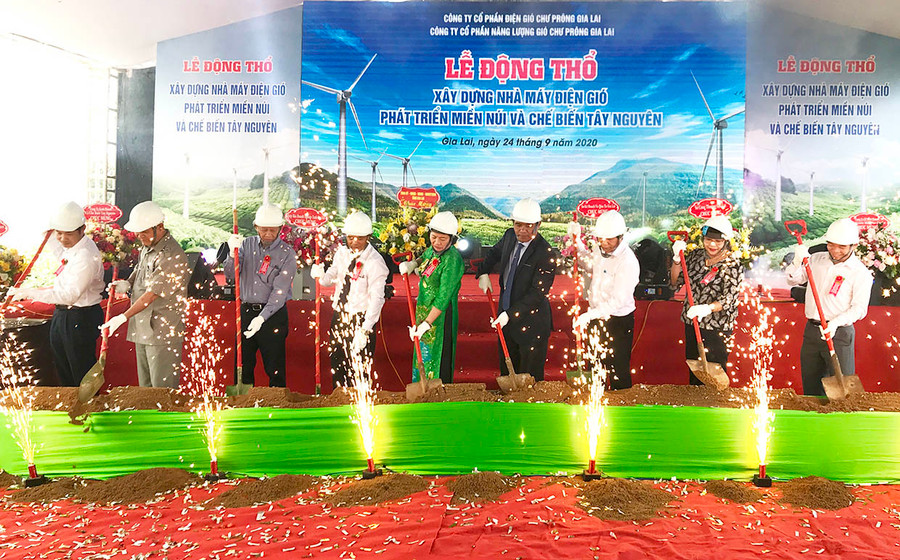 Lễ động thổ xây dựng Nhà máy điện gió Phát triển miền núi và Nhà máy Điện gió Chế biến Tây Nguyên. Ảnh: Hà Duy  Lễ động thổ xây dựng Nhà máy điện gió Phát triển miền núi và Nhà máy Điện gió chế biến Tây Nguyên. Ảnh: Hà Duy