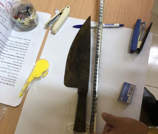 Hung khí gây án của đối tượng. Ảnh: Quỳnh Trang – Lê Nam Hung khí gây án của đối tượng. Ảnh: Quỳnh Trang – Lê Nam