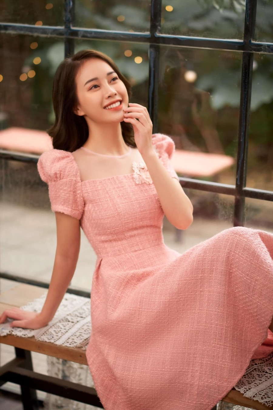 Ngô Mai Phương không phải cái tên quá xa lạ khi đã từng giành Á khôi 1 Hoa khôi Sinh viên. Chia sẻ với Lao Động, khi nhìn những hình ảnh cô đăng tải trên Fanpage Mai Phương khá bất ngờ vì bản thân không hề trực tiếp gửi hồ sơ. Tuy nhiên vì công việc khá bận rộn, cô rất khó sắp xếp để tham gia cuộc thi. Ảnh: FBNV.