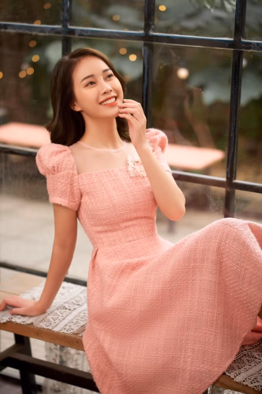 Ngô Mai Phương không phải cái tên quá xa lạ khi đã từng giành Á khôi 1 Hoa khôi Sinh viên. Chia sẻ với Lao Động, khi nhìn những hình ảnh cô đăng tải trên Fanpage Mai Phương khá bất ngờ vì bản thân không hề trực tiếp gửi hồ sơ. Tuy nhiên vì công việc khá bận rộn, cô rất khó sắp xếp để tham gia cuộc thi. Ảnh: FBNV.