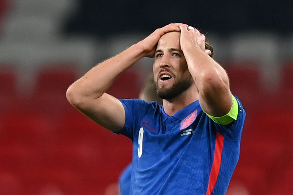  Harry Kane tiếc nuối sau một tình huống hỏng ăn - Ảnh: REUTERS