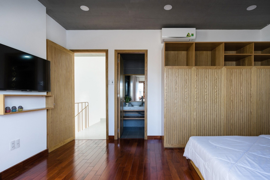 Trong phòng ngủ chất liệu gỗ là chủ đạo cho cảm giác ấm áp. Trong phòng ngủ chất liệu gỗ là chủ đạo cho cảm giác ấm áp.