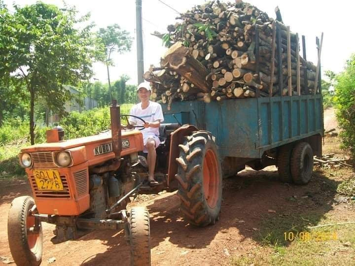 Anh Nguyễn Bá Cương (1987, Hiền Thiên 2, xã Phong Xuân, huyện Phong Điền, Tỉnh Thừa Thiên Huế) - người vừa gọi điện từ Thuỷ điện Rào Trăng 3 về nhà. Ảnh: Người nhà cung cấp.