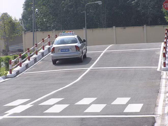 Sát hạch lái ô tô tại TP.HCM ẢNH: MAI VỌNG