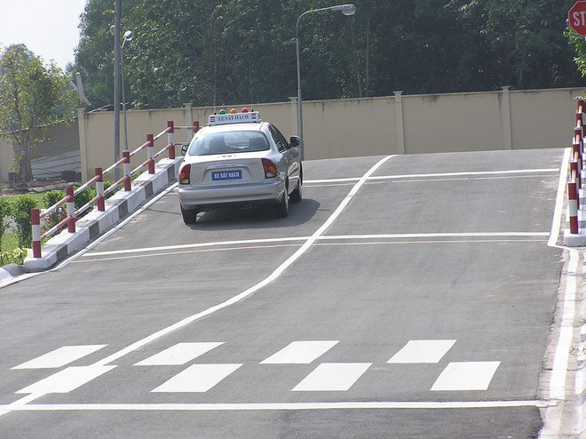 Sát hạch lái ô tô tại TP.HCM ẢNH: MAI VỌNG