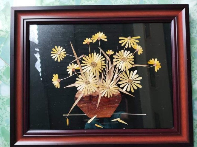 Những hình ảnh hoa lá và cây cối được tái hiện đẹp mắt bằng những cọng rơm - ẢNH: DUY TÂN