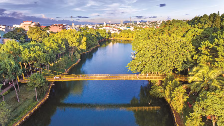 Không gian xanh tại hồ Diên Hồng (TP. Pleiku). Ảnh: Phan Nguyên